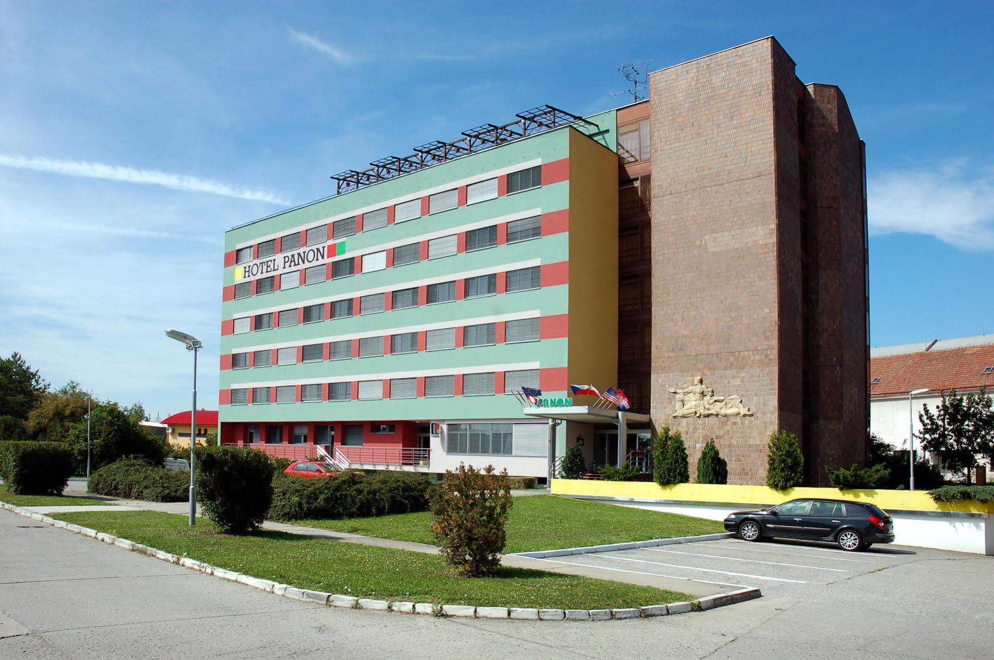 Hotel Panon Hodonín Esterno foto